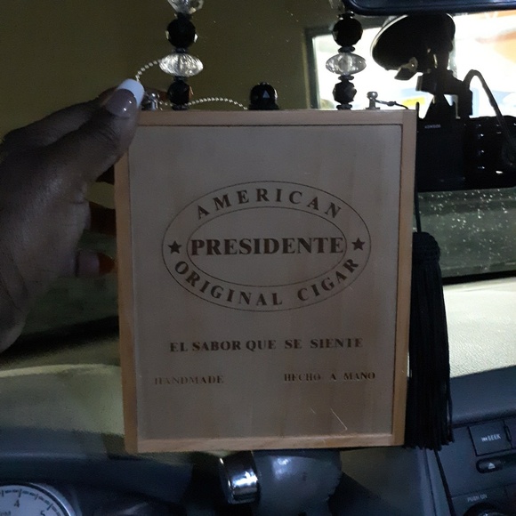 Breakfast at Tiffany's collector cigar box purse - Picture 2 of 3